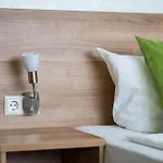 Outlet - Metzingen - Bad Urach - Free Parking 3* Dettingen an der Erms