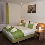 Bed & Breakfast Outlet - Metzingen - Bad Urach - Free Parking