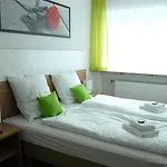 Outlet - Metzingen - Bad Urach - Free Parking Bed & Breakfast 3*