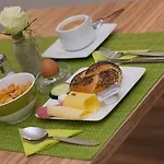 Outlet - Metzingen - Bad Urach - Free Parking Alojamento de Acomodação e Pequeno-almoço Dettingen an der Erms