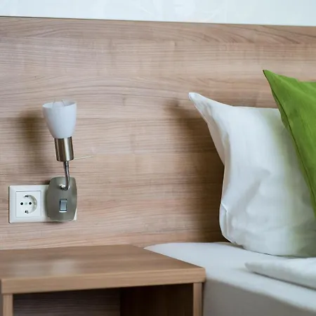 Outlet - Metzingen - Bad Urach - Free Parking 3* Dettingen an der Erms