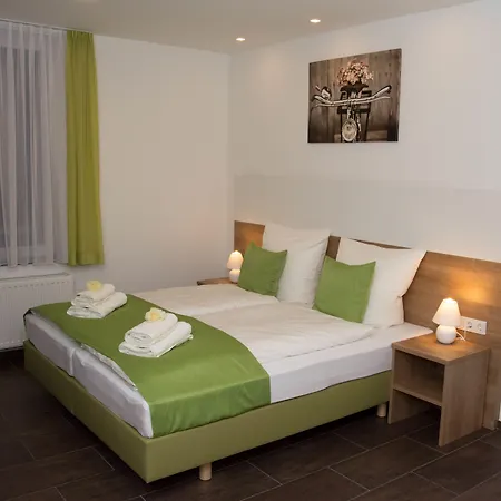 Couette-café Outlet - Metzingen - Bad Urach - Free Parking