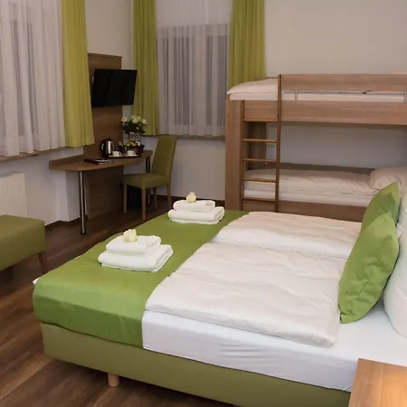 Outlet - Metzingen - Bad Urach - Free Parking Nocleg ze śniadaniem 3*
