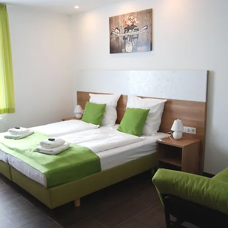 Nocleg ze śniadaniem Outlet - Metzingen - Bad Urach - Free Parking 3*