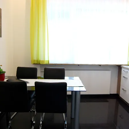 Outlet - Metzingen - Bad Urach - Free Parking Couette-café