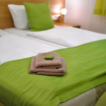 Outlet - Metzingen - Bad Urach - Free Parking Couette-café 3*